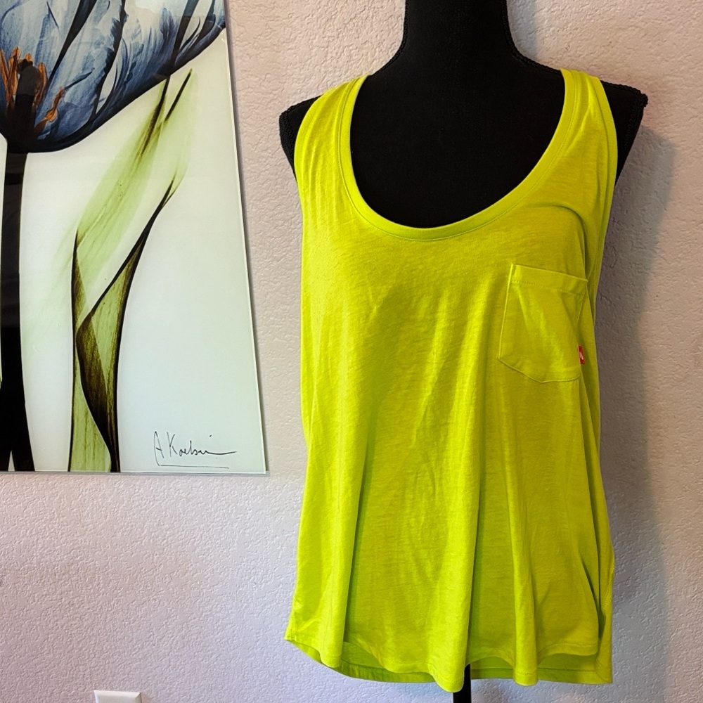 tank top shirt size XL